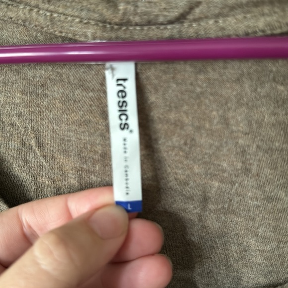 Casual Tee- size Large - Picture 2 of 4